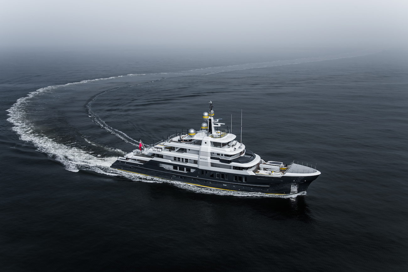 hakvoort yacht charter